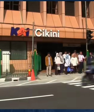 Fasilitas Pelican Crossing di Stasiun Cikini. [Instagram]